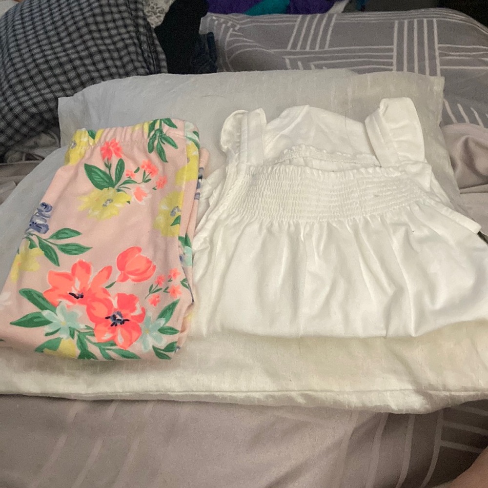 Little girls  Carters outfit 9 months